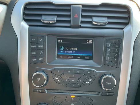 Used 2016 Ford Fusion SE FWD image 14