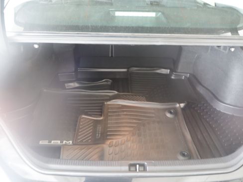 Used 2019 Toyota Camry LE image 9