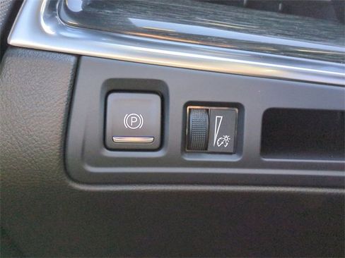 Used 2023 Cadillac XT5 Premium Luxury image 21