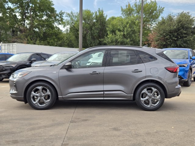 Used 2023 Ford Escape ST-Line w/ Tech Pack #1 FWD image 5