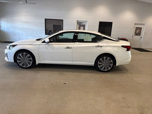 Used 2025 Nissan Altima 2.5 SL AWD/4WD image 4