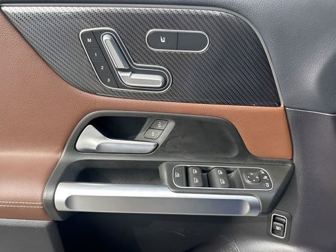 Used 2021 Mercedes-Benz GLB 250 4MATIC image 26