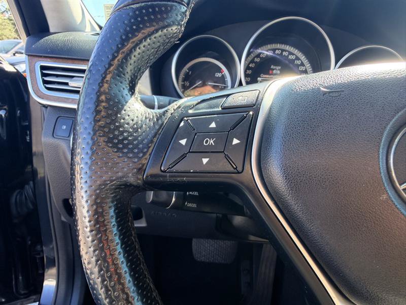 Used 2014 Mercedes-Benz E 250 BlueTEC 4MATIC Sedan image 27
