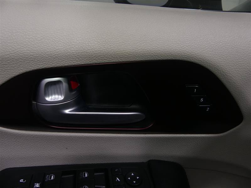 Used 2017 Chrysler Pacifica Limited w/ UConnect Theater Package FWD image 20