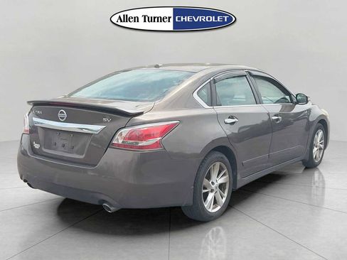 Used 2015 Nissan Altima 2.5 SV w/ Convenience Package FWD image 4