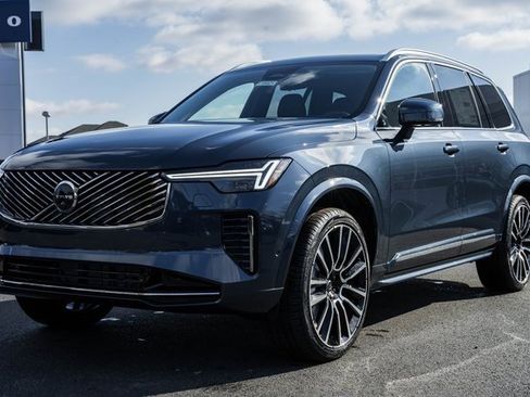 New 2026 Volvo XC90 B6 Plus w/ Protection Package image 3