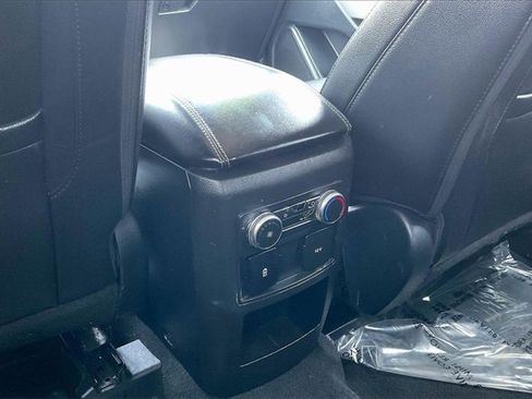 Certified 2021 Ford Explorer XLT w/ Equipment Group 202A image 33