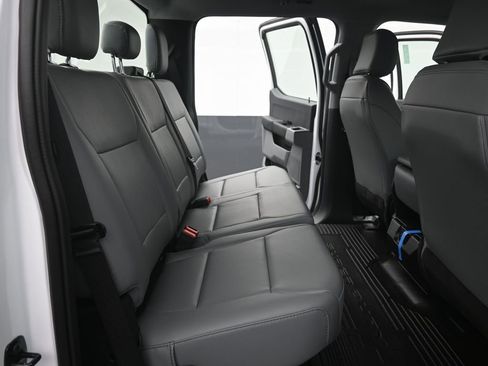 New 2026 Ford F250 XL w/ XL Chrome Package image 23