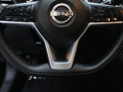 Used 2025 Nissan Altima 2.5 SV FWD image 19