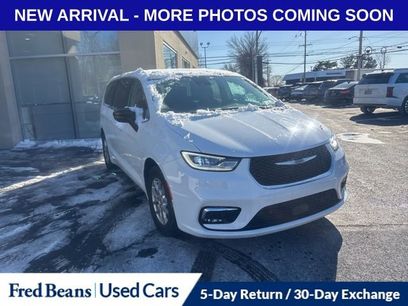 Used 2024 Chrysler Pacifica Touring-L