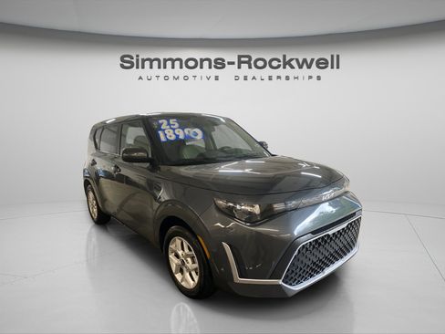 Used 2025 Kia Soul LX FWD image 7