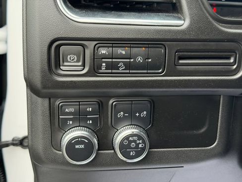 Used 2023 GMC Yukon AT4 AWD/4WD image 14