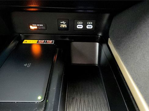 Used 2025 Toyota Camry LE image 33