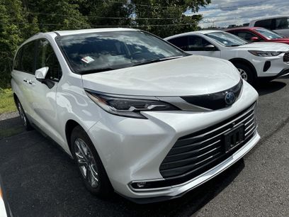 Used 2023 Toyota Sienna Platinum