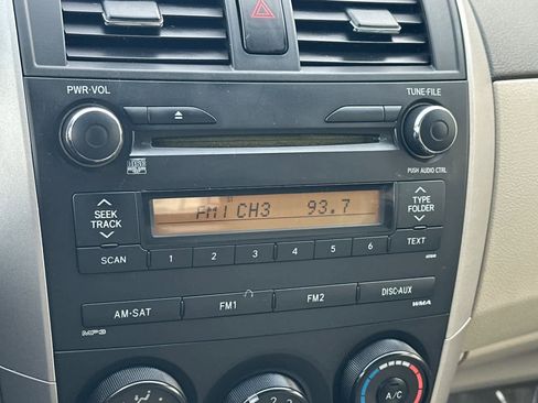 Used 2010 Toyota Corolla LE image 19