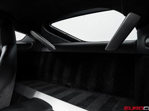 Used 2017 Aston Martin V12 Vantage S image 38