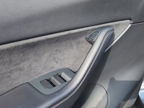 Used 2021 Tesla Model Y Performance image 7