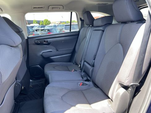 Used 2023 Toyota Highlander LE FWD image 31
