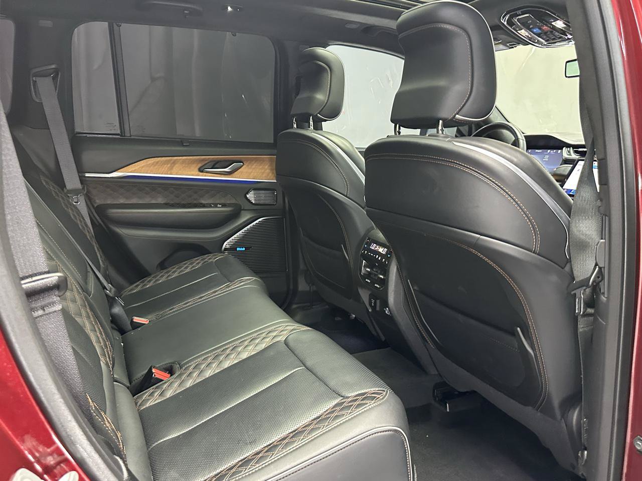 Used 2023 Jeep Grand Cherokee Summit AWD/4WD image 17