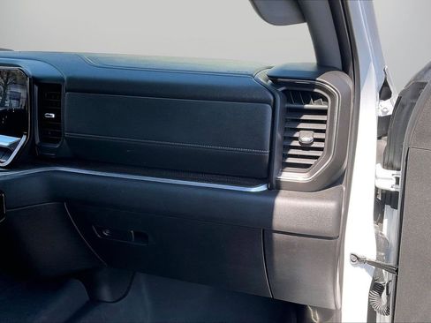 Used 2024 Chevrolet Silverado 2500 LT image 20