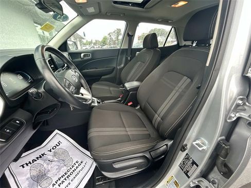 Used 2023 Hyundai Venue SEL image 18