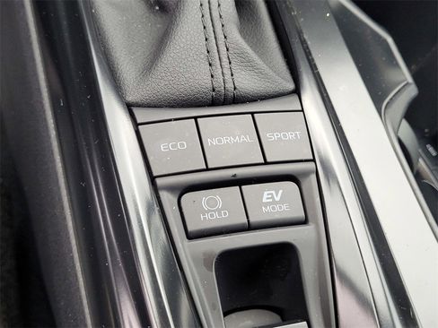 Used 2025 Toyota Camry SE image 20