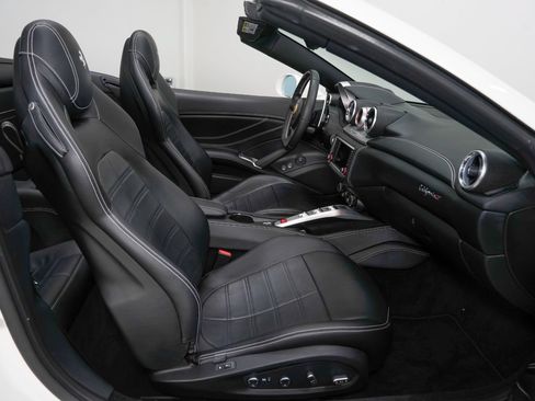 Used 2016 Ferrari California T RWD image 28