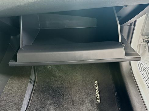 Used 2024 Toyota Corolla LE FWD image 31