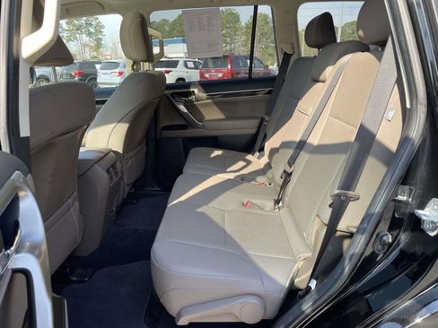 Used 2021 Lexus GX 460 w/ Accessory Package AWD/4WD image 5