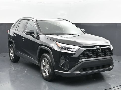 Used 2025 Toyota RAV4 XLE FWD image 7