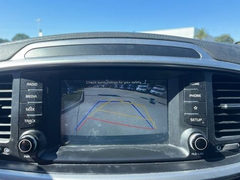 Used 2020 Kia Sorento L image 19