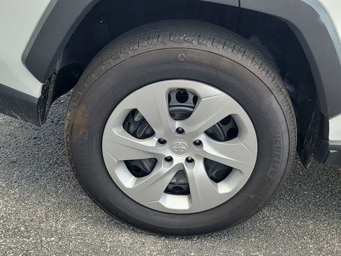 Used 2025 Toyota RAV4 LE AWD/4WD image 9
