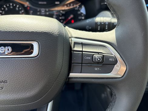 Used 2024 Jeep Compass Latitude image 23