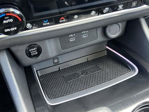 Certified 2024 Nissan Rogue SL w/ SL Premium Package image 18