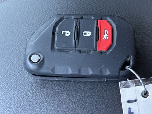 Used 2021 Jeep Wrangler Unlimited Sahara image 35