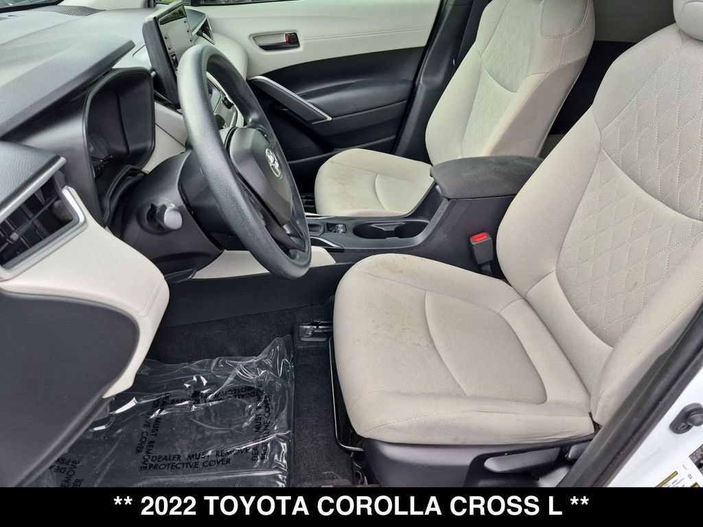 Used 2022 Toyota Corolla Cross L FWD image 18