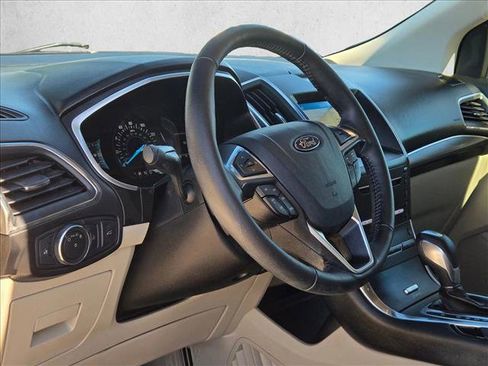 Used 2017 Ford Edge Titanium w/ Technology Package image 10