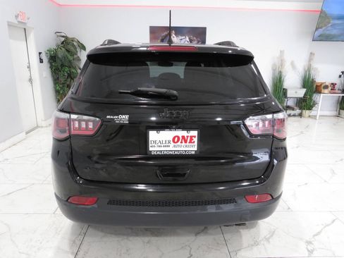 Used 2019 Jeep Compass Latitude AWD/4WD image 4