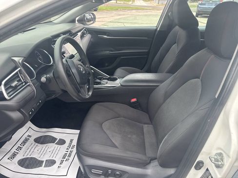 Used 2018 Toyota Camry LE image 15