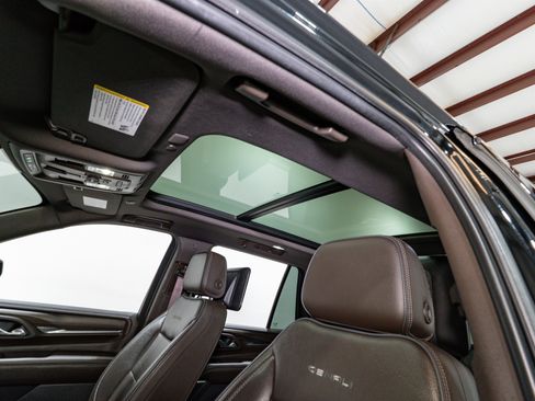 Used 2021 GMC Yukon Denali w/ Denali Ultimate Package image 18