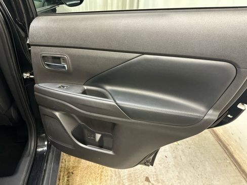 Used 2020 Mitsubishi Outlander SEL image 29