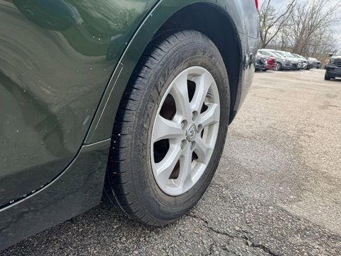 Used 2010 Toyota Camry LE image 9