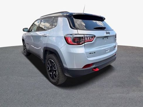 Used 2026 Jeep Compass Trailhawk AWD/4WD image 2