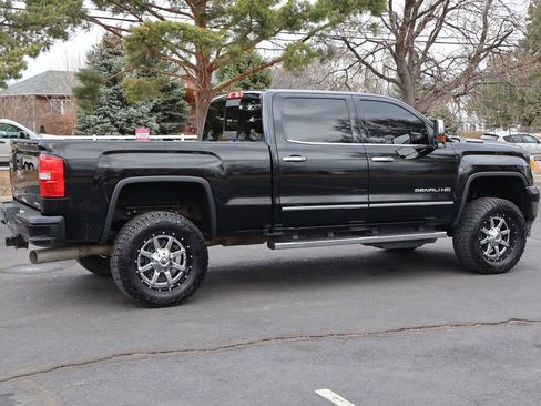 Used 2017 GMC Sierra 2500 Denali w/ Duramax Plus Package image 4