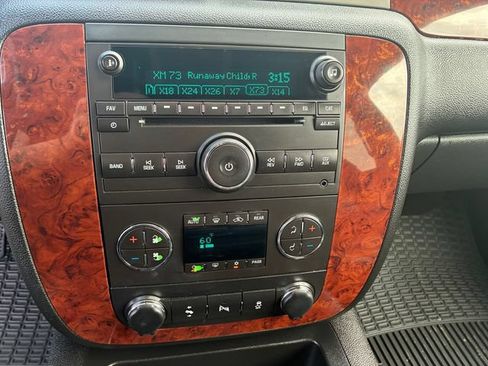 Used 2014 Chevrolet Suburban LT AWD/4WD image 18