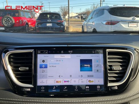 New 2026 Chrysler Pacifica Select image 11