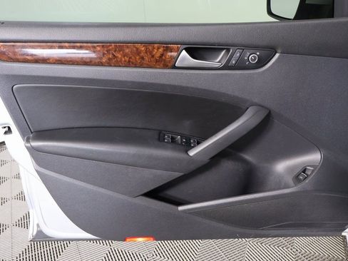 Used 2013 Volkswagen Passat 2.5 SEL Premium FWD image 12