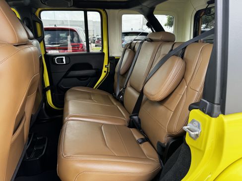 Used 2023 Jeep Wrangler Unlimited Sahara AWD/4WD image 28