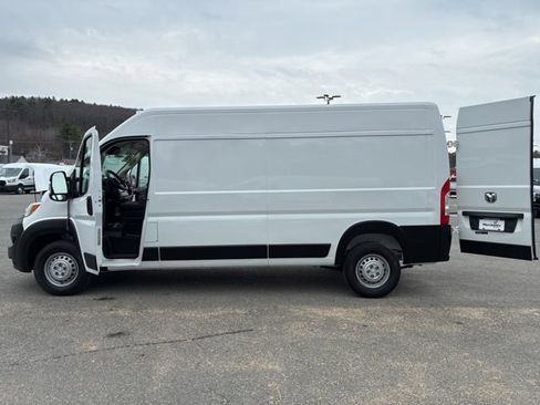 Used 2025 RAM ProMaster 2500 w/ Convenience Group FWD image 17