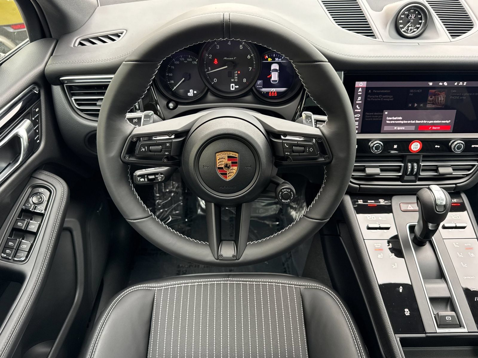 Certified 2026 Porsche Macan Turbo AWD/4WD image 16